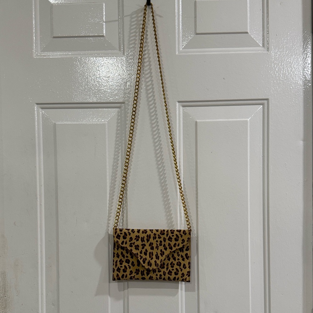 JJ Winters Leopard Print Crossbody Bag with Gold Chain - Picture 10 of 10